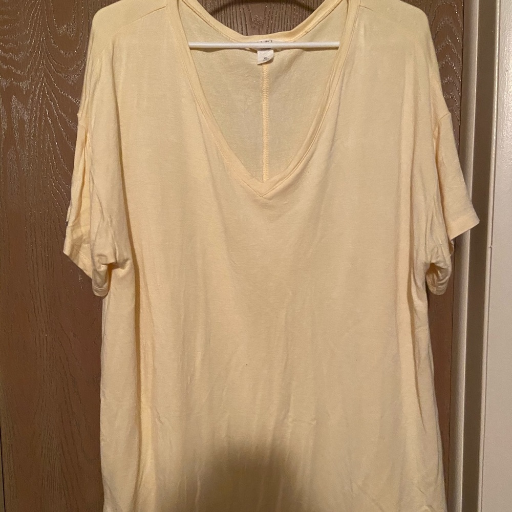 Pale yellow Vneck tee